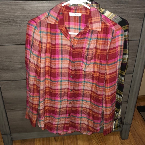 2 beachlunchlounge plaid shirts!❤️ - Picture 2 of 8